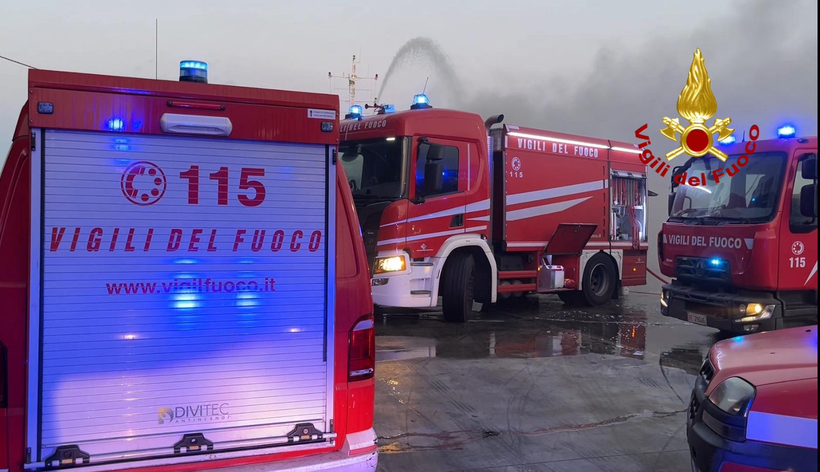 CONTAINER IN FIAMME AL PORTO DI CATANIA