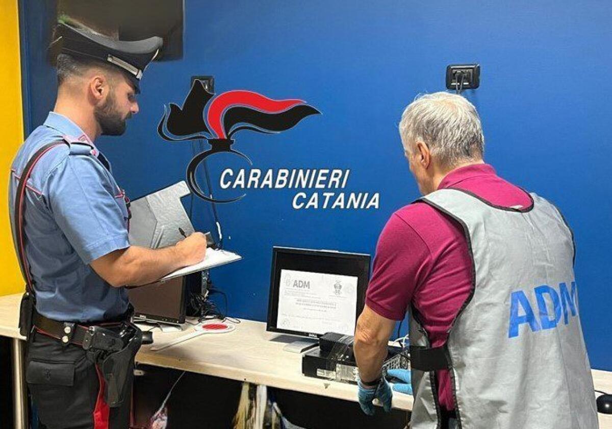 SCOPERTO A CATANIA CASINÒ CLANDESTINO IN CHIOSCO BAR, GIRO DA UN MILIONE L'ANNO, DENUNCIATA TITOLARE - 