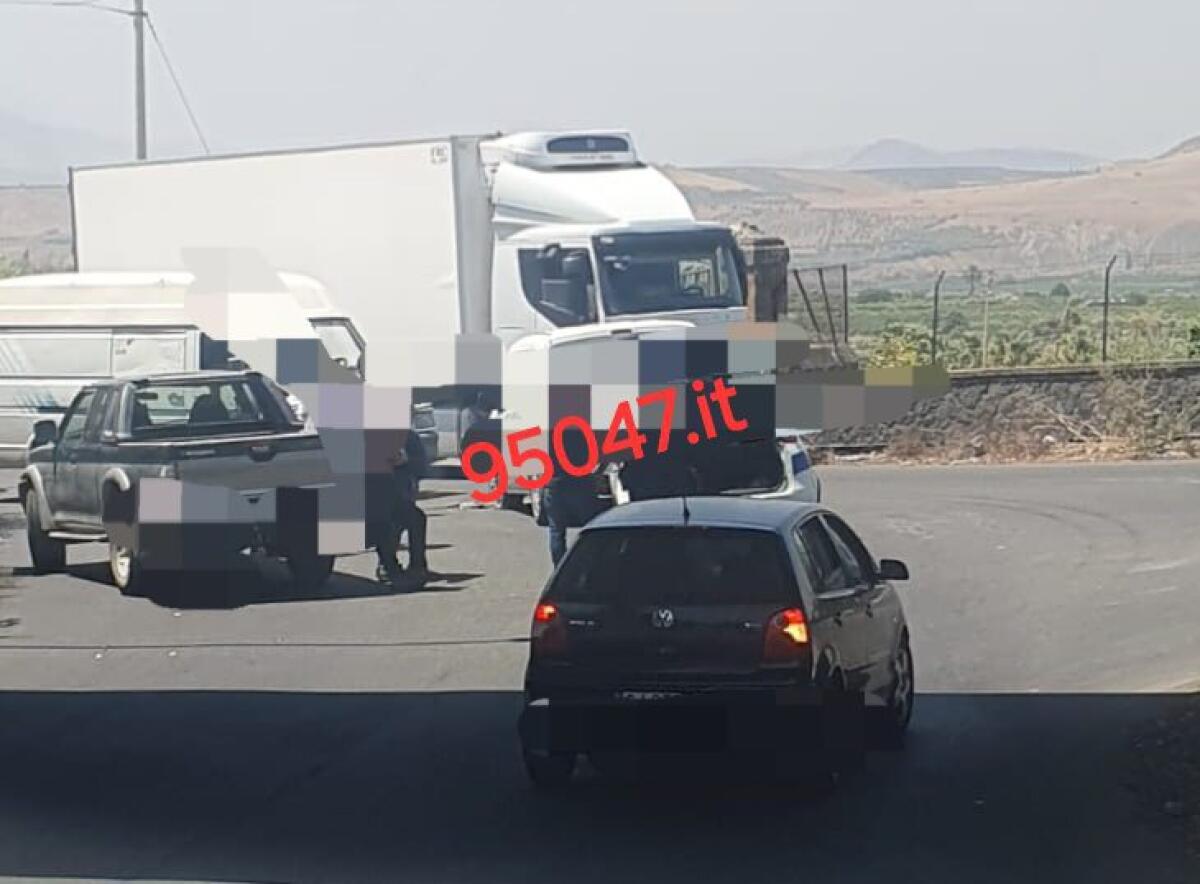 INCIDENTE A PATERNÒ: VIOLENTO SCONTRO FRONTALE TRA FURGONE E CAMION - 