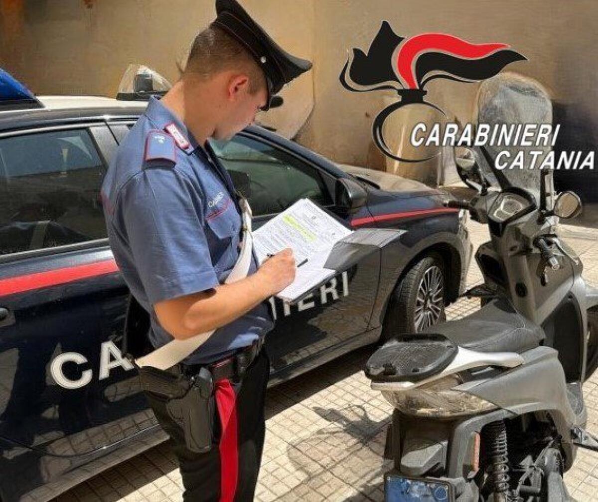 CATANIA. A BORDO DI UNO SCOOTER CON IL BAULETTO IMBOTTITO DI MARJUANA, DENUNCIATO - 