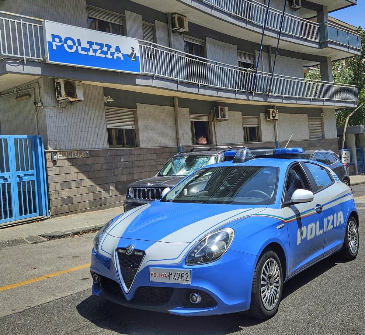 CATANIA, DUE AUTO RUBATE RITROVATE DAI POLIZIOTTI E RICONSEGNATE AI LEGITTIMI PROPRIETARI - 
