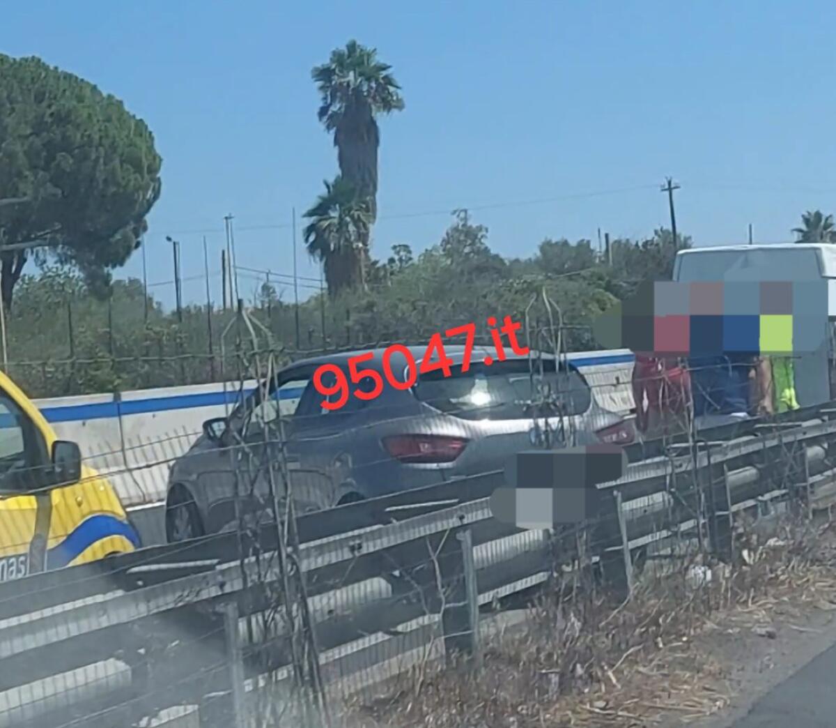 INCIDENTE SULLA SS121, AUTO CONTRO GUARDRAIL - 