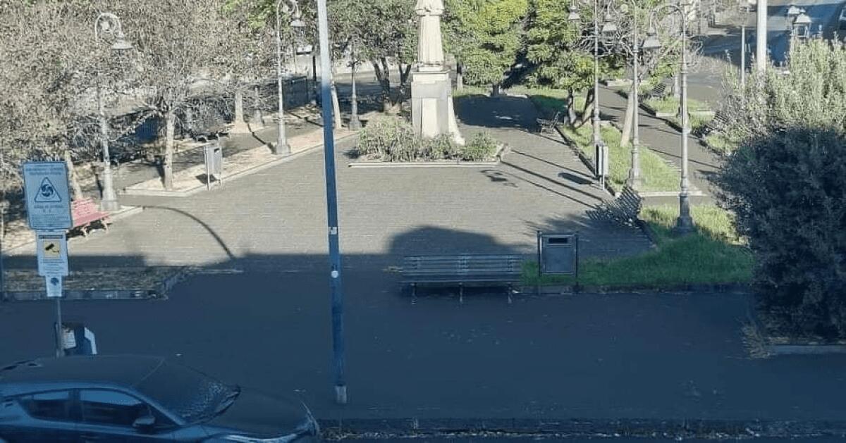 CATANIA, STOP AI MEZZI A DUE RUOTE E LIMITE DI VELOCITÀ A 30 KM/H: L’ORDINANZA DEL SINDACO PER L’EMERGENZA CENERE - 