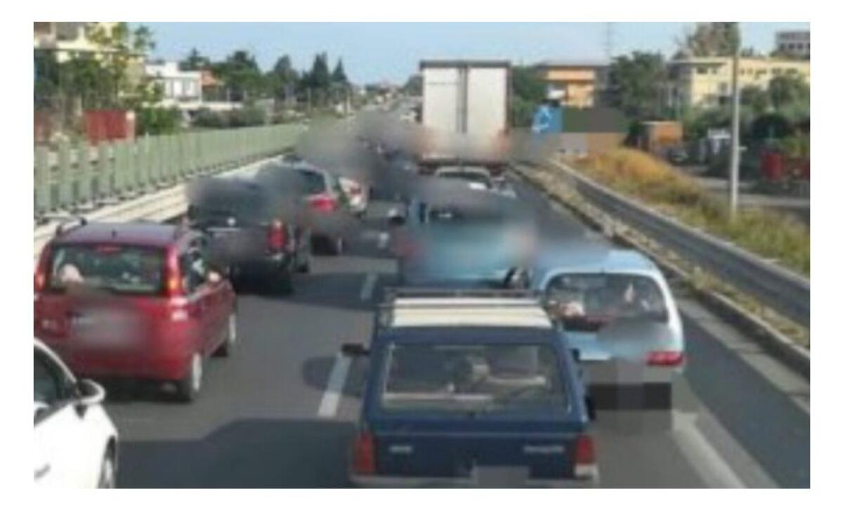 GRAVE INCIDENTE SULLA SS121, SCONTRO TRA DUE AUTO UNA SI RIBALTA, SOCCORSI SUL POSTO - 