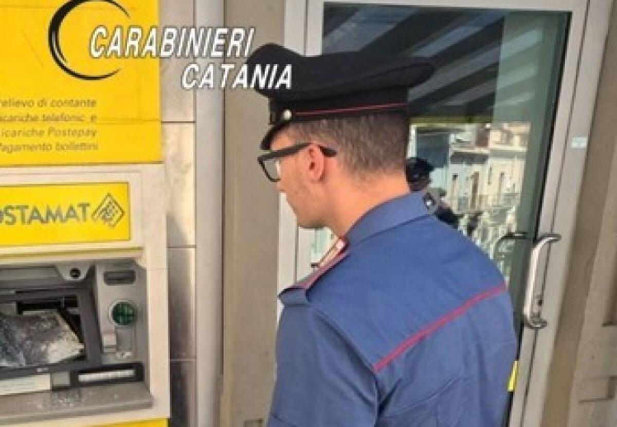 BRONTE.  DISTRUGGE LO SCHERMO DELLE POSTE CON UN MARTELLO: BECCATO E DENUNCIATO DAI CARABINIERI - 