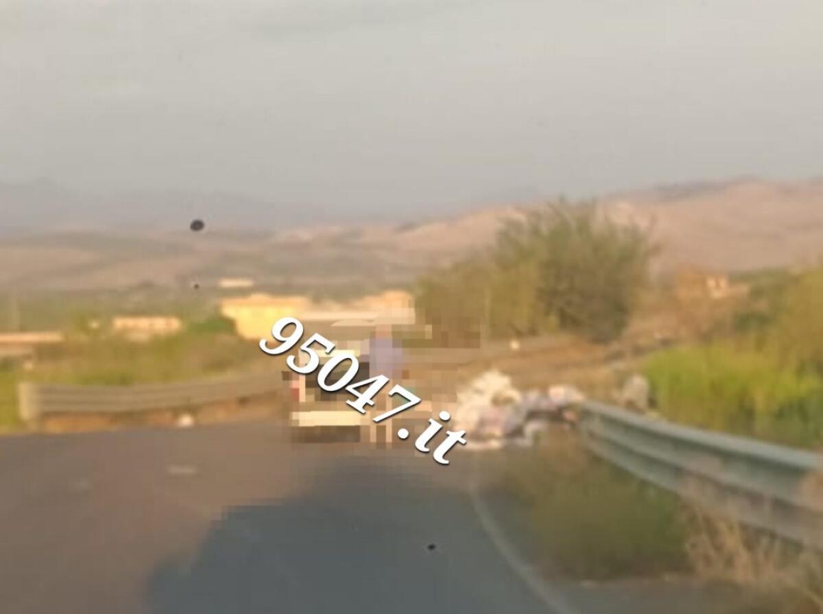 SCOVATO IN FLAGRANTE: CITTADINO FOTOGRAFA ABBANDONO DI RIFIUTI A PATERNÒ - 
