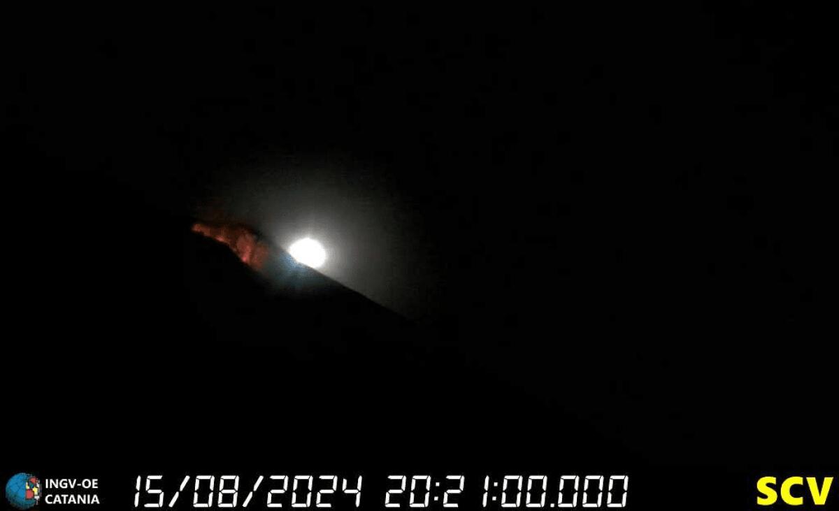 E DOPO L’ETNA TOCCA ALLO STROMBOLI: ATTIVITÀ ESPLOSIVA E LAVA DAL CRATERE NORD SCENDE DALLA SCIARA DEL FUOCO - 