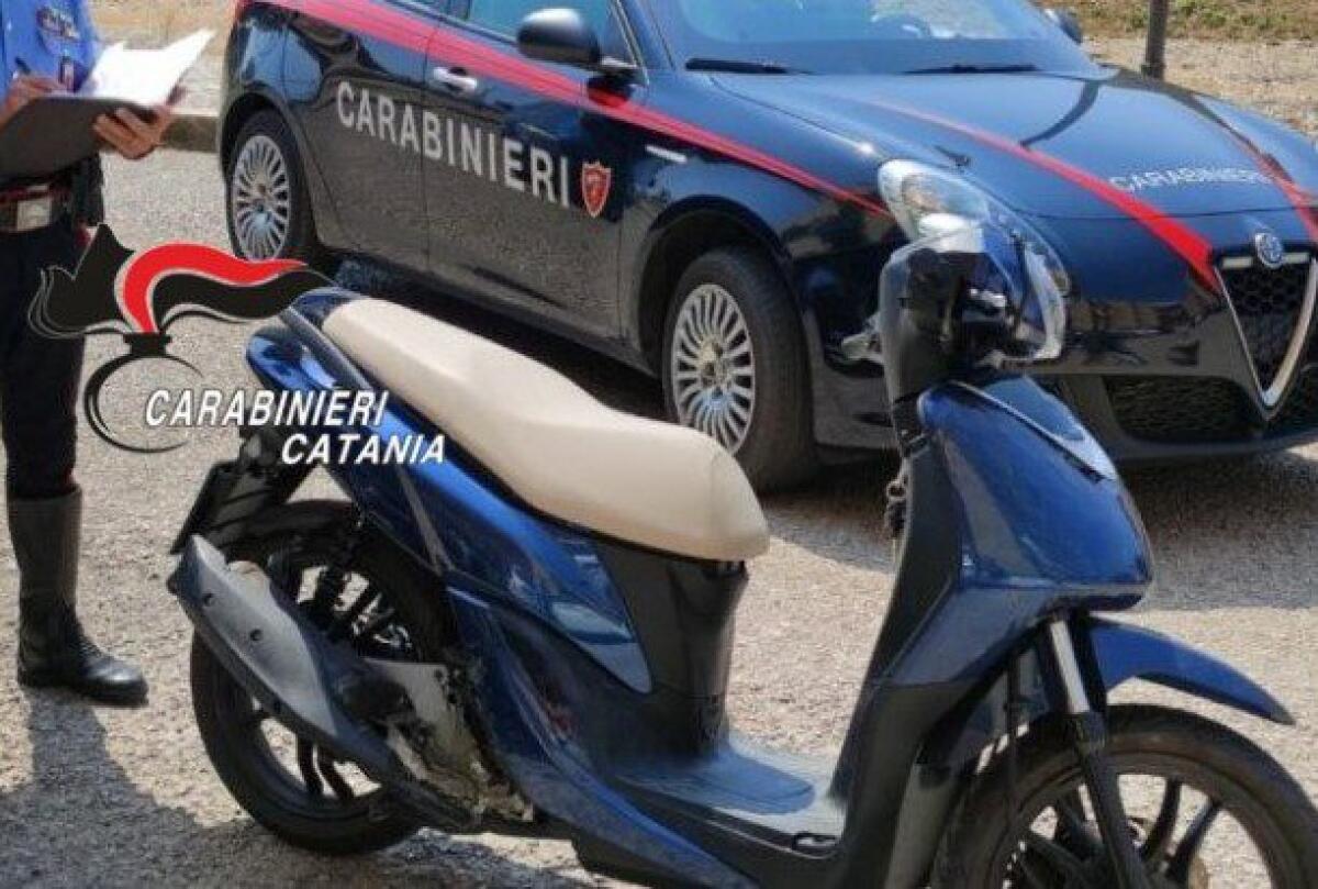 MISTERBIANCO: SFUGGE AD UN CONTROLLO SU UNO SCOOTER RUBATO, INSEGUITO E DENUNCIATO - 