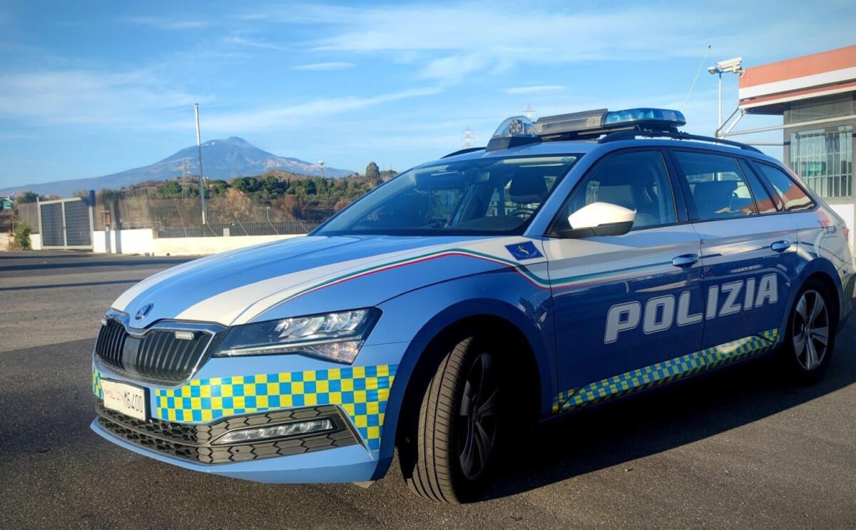 CATANIA. GUIDAVA CON PATENTE FALSA: DENUNCIATO E MULTATO, AUTO SOTTOPOSTA A FERMO AMMINISTRATIVO - 