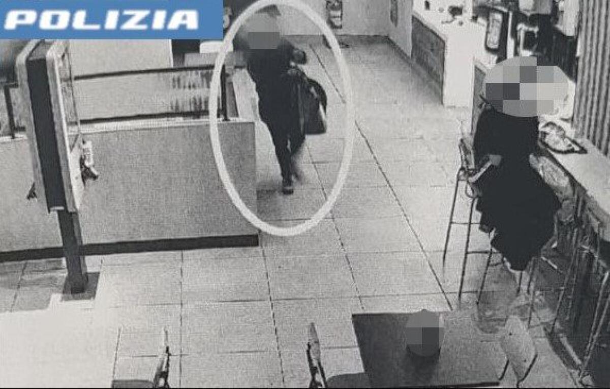 CATANIA. Ruba un portafoglio in un fast food, 70 enne identificato grazie alle immagini delle telecamere - 