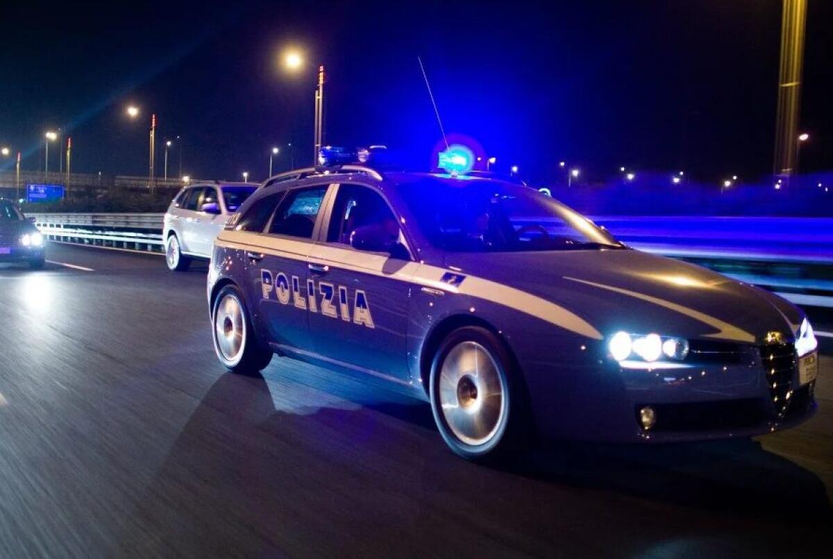 CATANIA. A PIEDI LUNGO LA TANGENZIALE, SALVATA DALLA POLIZIA STRADALE: VOLEVA TOGLIERSI LA VITA - 