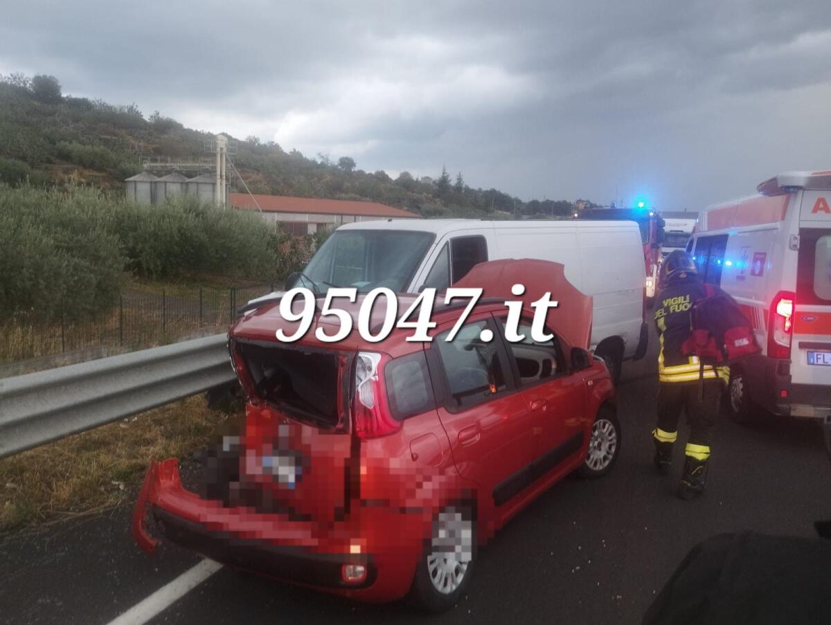 GRAVE INCIDENTE IERI SERA A BRONTE: SCONTRO TRA TRE VEICOLI, SEI FERITI - 
