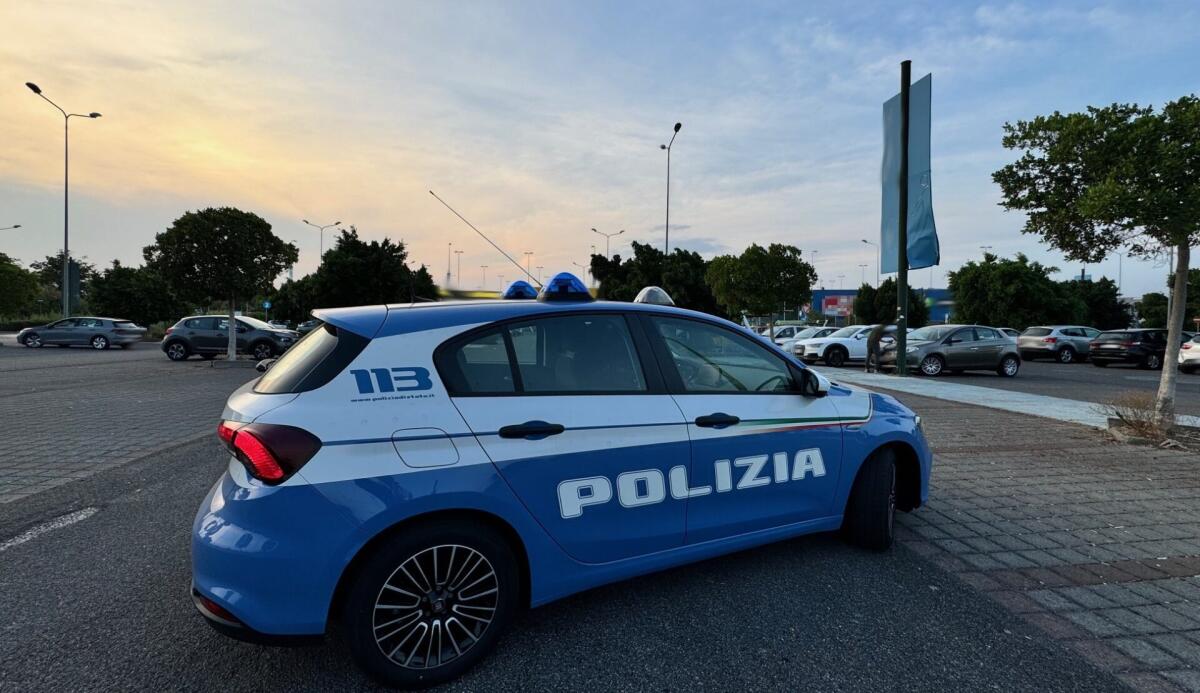 CATANIA. TENTANO DI RUBARE COSMETICI: DENUNCIATE DUE DONNE - 