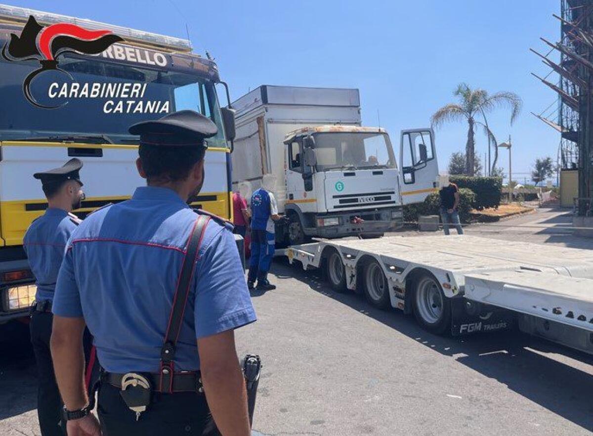 CATANIA, SEQUESTRATO UN CAMION DEI PANINI SUL LUNGOMARE - 