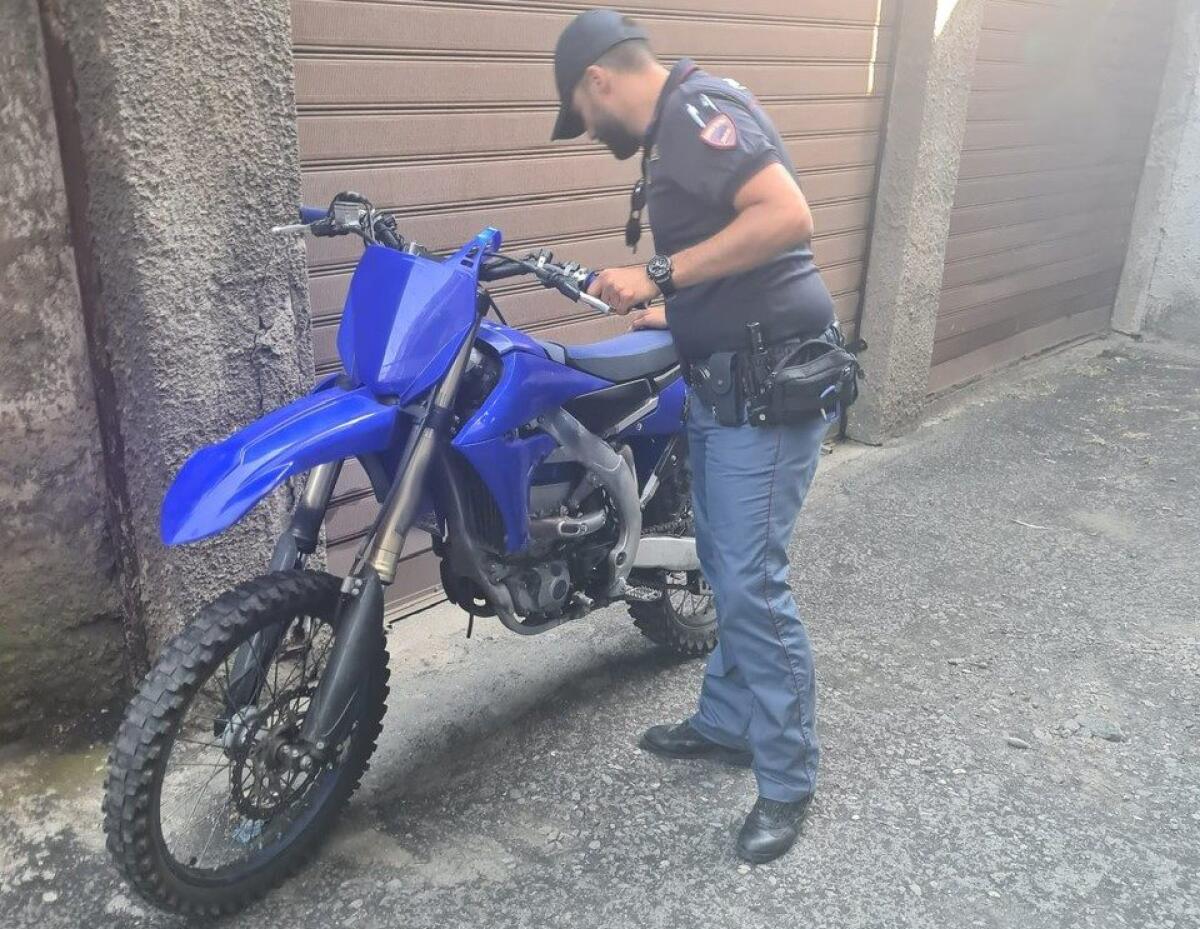 CATANIA: VIDEO VIRALE MENTRE IMPENNA CON LA MOTO IN TANGENZIALE, INDIVIDUATO E SANZIONATO - 