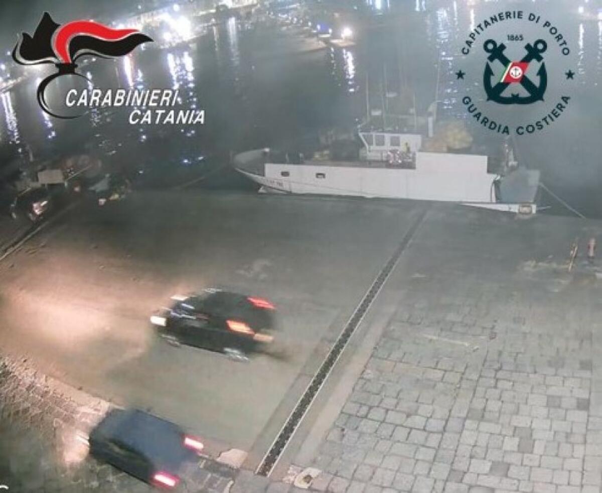 GARA AUTOMOBILISTICA ABUSIVA ALL’INTERNO DEL PORTO DI RIPOSTO, DENUNCIATI DUE GIOVANI - 