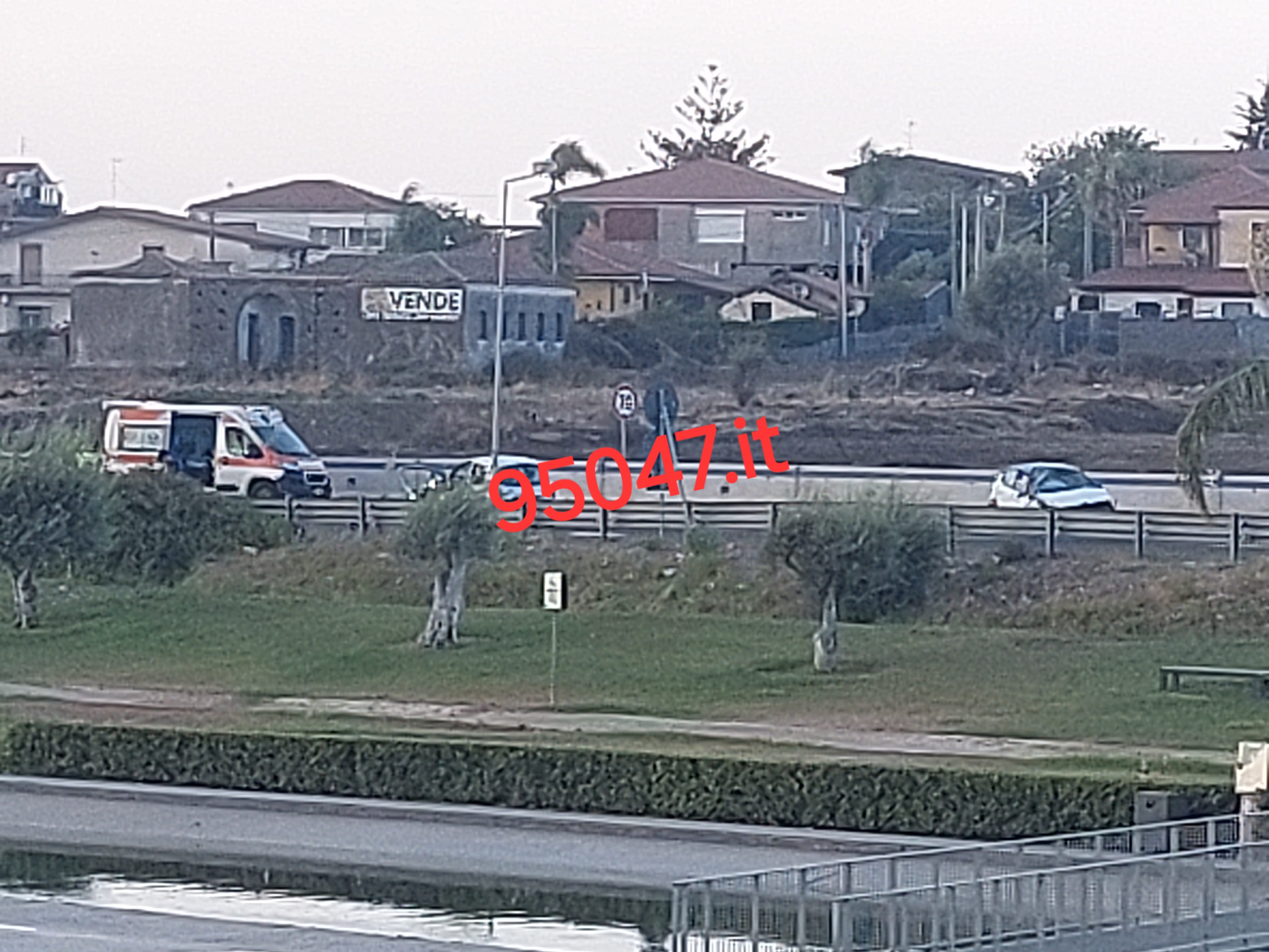 INCIDENTE SULLA SS121, SCONTRO TRA DUE AUTO, SOCCORSI SUL POSTO