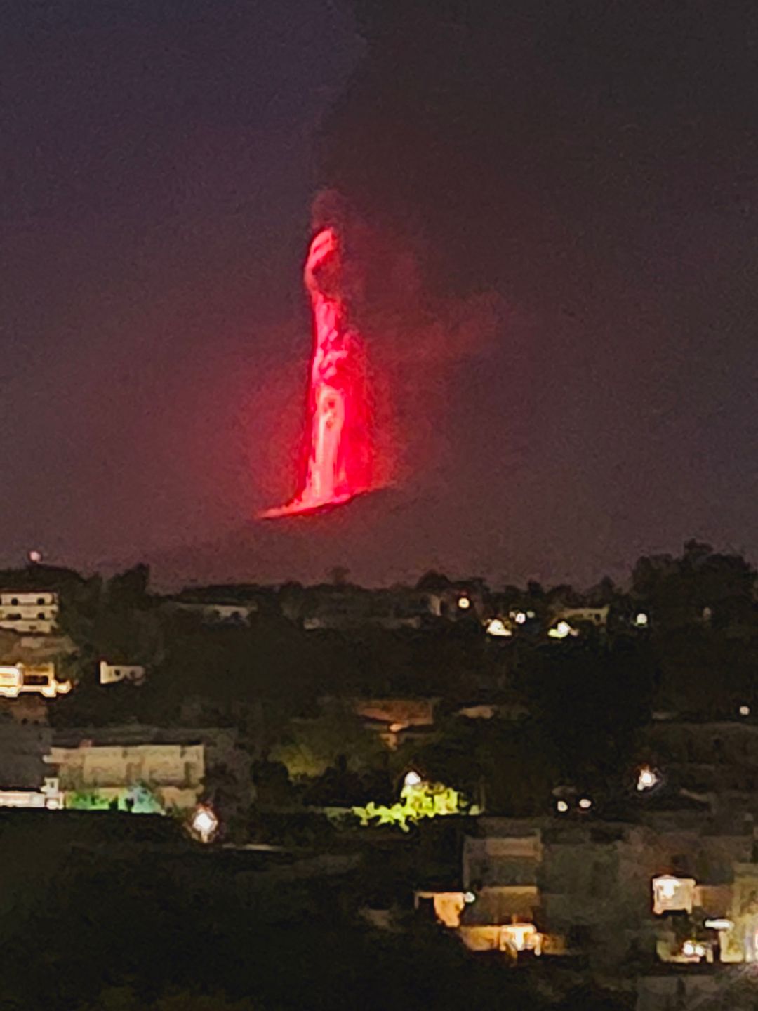 CONCLUSA LA FASE PAROSSISTICA DELL'ETNA: TREMORE VULCANICO SU LIVELLI MEDI, GRAVI DISAGI PER LA CENERE