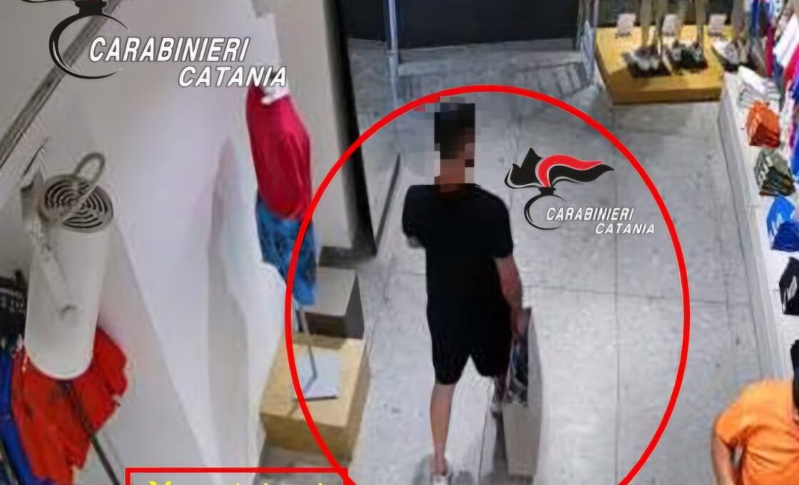 BELPASSO. : EVADE DAI DOMICILIARI E RUBA IN UN CENTRO COMMERCIALE QUATTORDICI COSTUMI DA BAGNO ARRESTATO