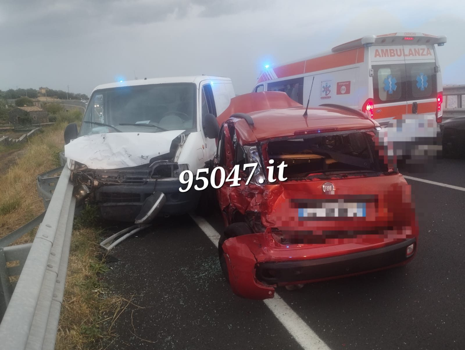 GRAVE INCIDENTE IERI SERA A BRONTE: SCONTRO TRA TRE VEICOLI, SEI FERITI