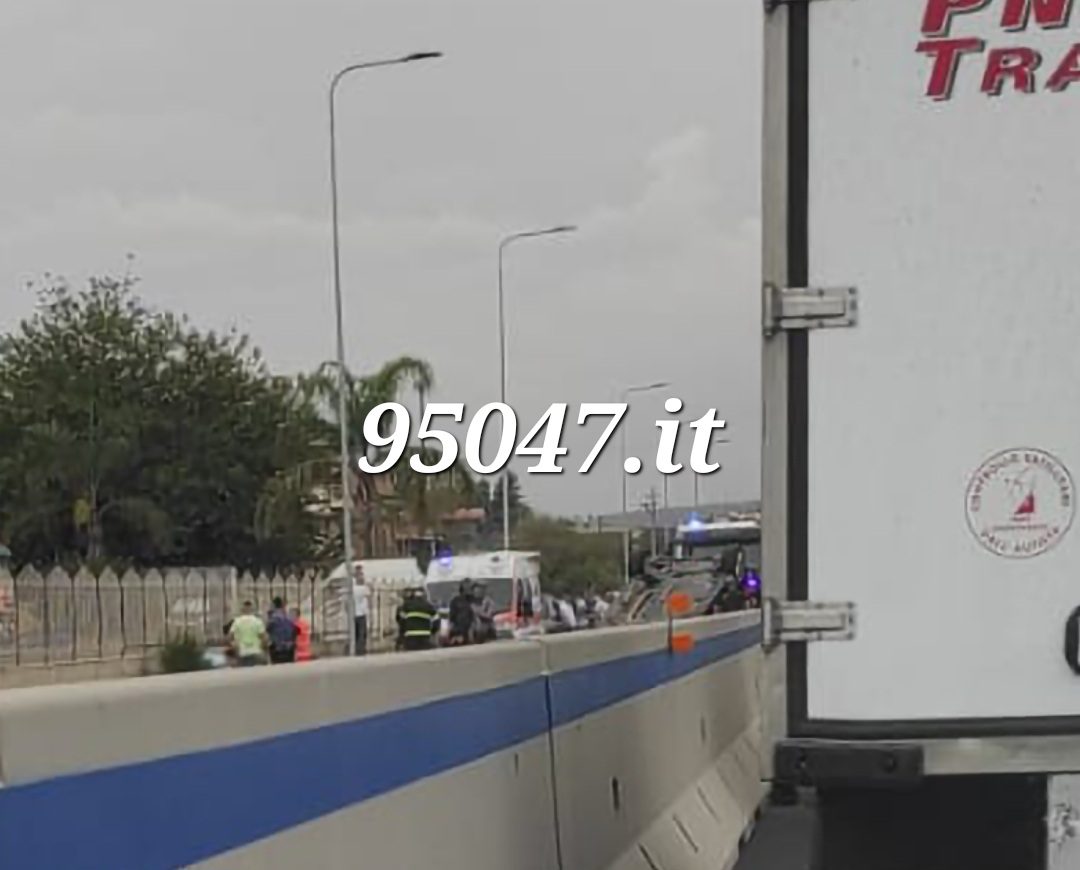 GRAVE INCIDENTE SULLA SS121, SCONTRO TRA DUE AUTO UNA SI RIBALTA, SOCCORSI SUL POSTO