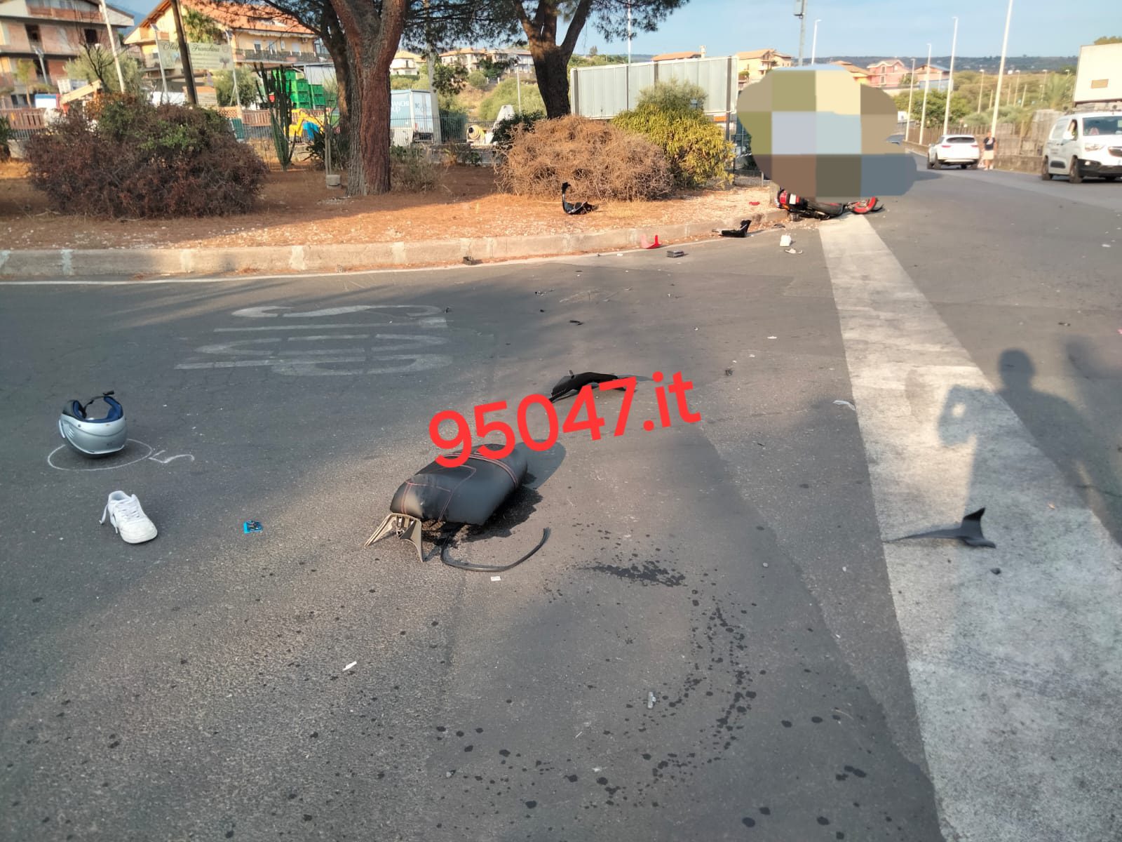 SANTA MARIA DI LICODIA: GIOVANE FERITO GRAVEMENTE IN INCIDENTE STRADALE, TRASFERITO A CATANIA CON L'ELISOCCORSO