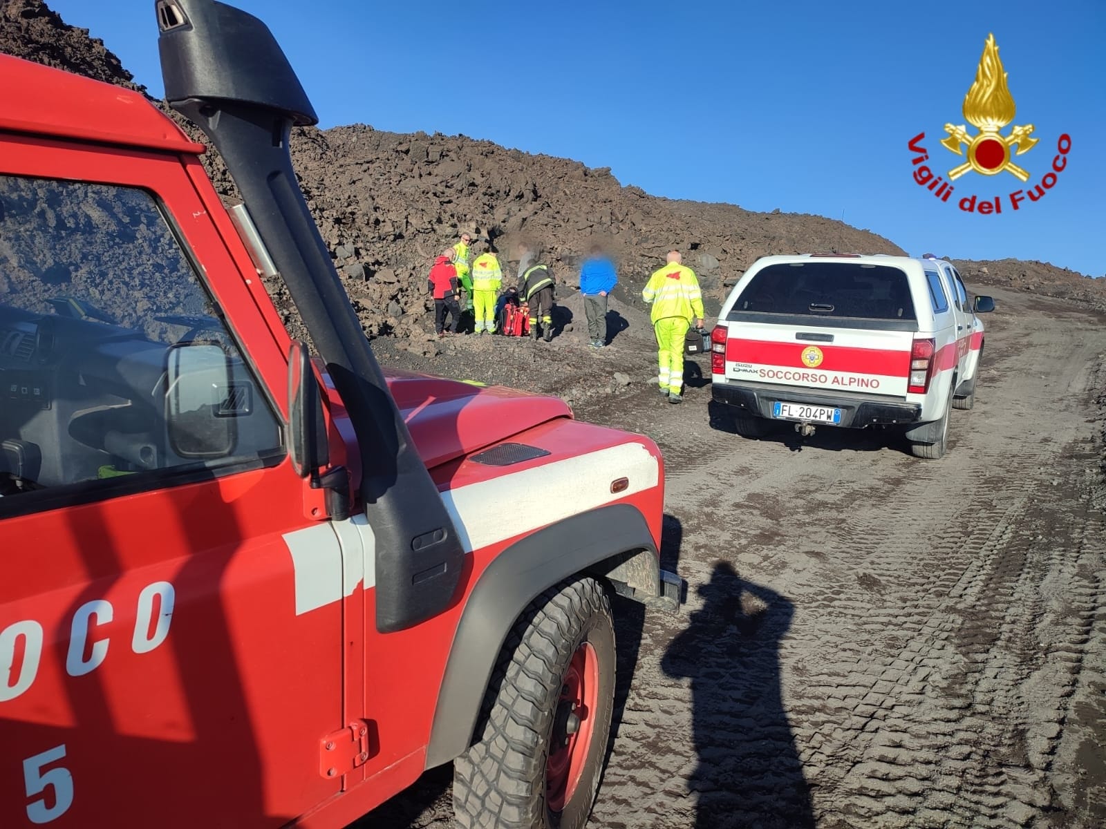 ETNA: GRUPPO DI PATERNÒ SALVATO DAL SOCCORSO ALPINO E DAI VIGILI DEL FUOCO, DUE FERITI