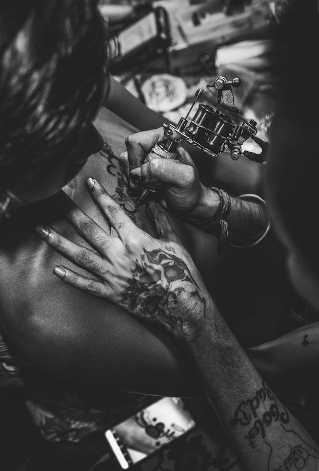 Guida Completa alla Scelta della Macchinetta per Tatuaggi Ideale per il Tuo Studio