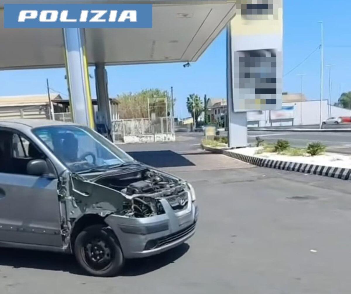 CATANIA. L’AUTO “FOLKLORISTICA” ERA ANCHE SENZA REVISIONE E ASSICURAZIONE: SEQUESTRATA DALLA POLIZIA - 