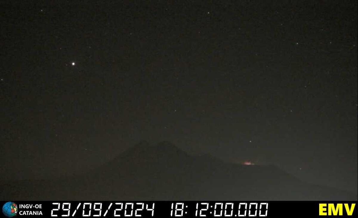 L’ETNA RITORNA A FARSI SENTIRE, TREMORE VULCANICO IN AUMENTO RAGGIUNGE IL LIVELLO ROSSO - 