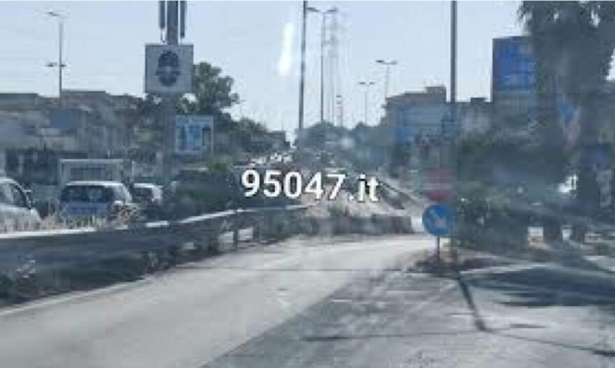 INCIDENTE SULLA SS121 NEI PRESSI DI MISTERBIANCO: LUNGHE CODE E DISAGI AL TRAFFICO - 