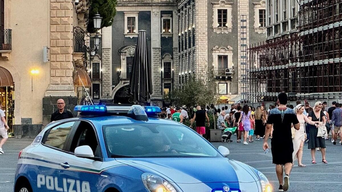 CATANIA: CAMERIERE AGGREDITO A MARTELLATE E SPRAY URTICANTE SUI CLIENTI, ARRESTATO L’AGGRESSORE - 