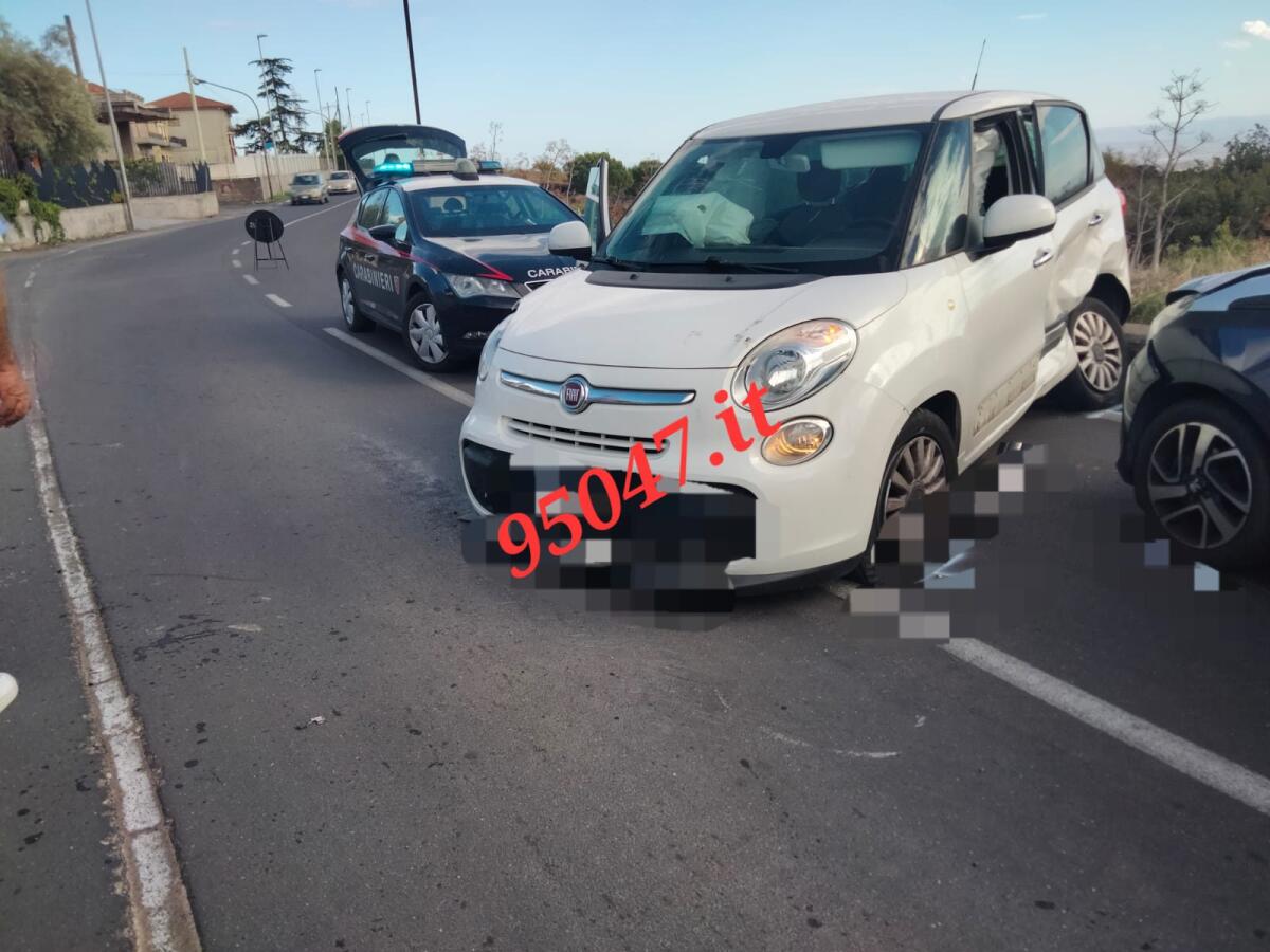 BELPASSO: SCONTRO FRA DUE AUTO SULLA SP 56/I, DONNA FERITA E UOMO IN FUGA. UNA DELLE AUTO RISULTATA RUBATA - 