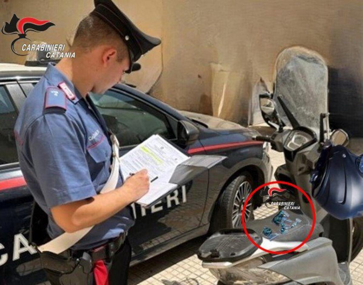 Belpasso. Nasconde la droga nel casco, arrestato 19enne di Misterbianco - 