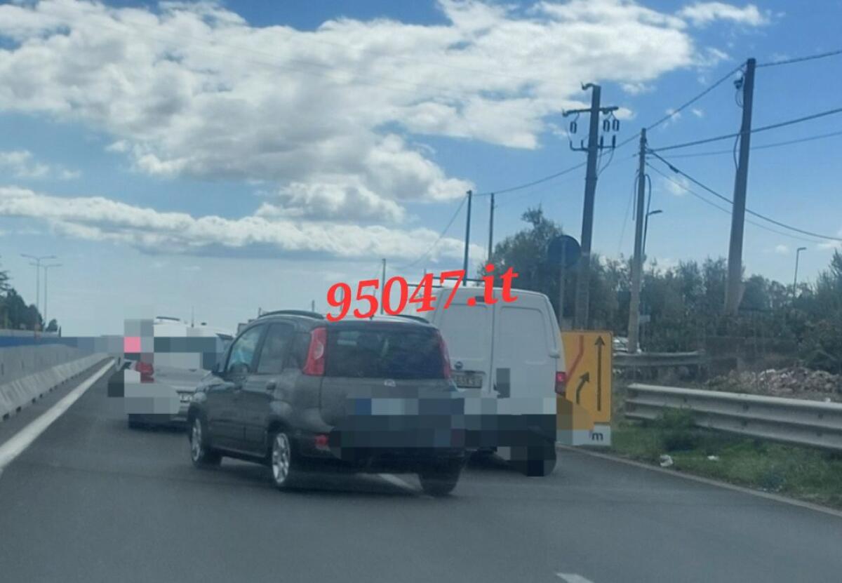 TRAFFICO INTENSO E RALLENTAMENTI SULLA SS121 A CAUSA DEI LAVORI VICINO A PALAZZOLO - 