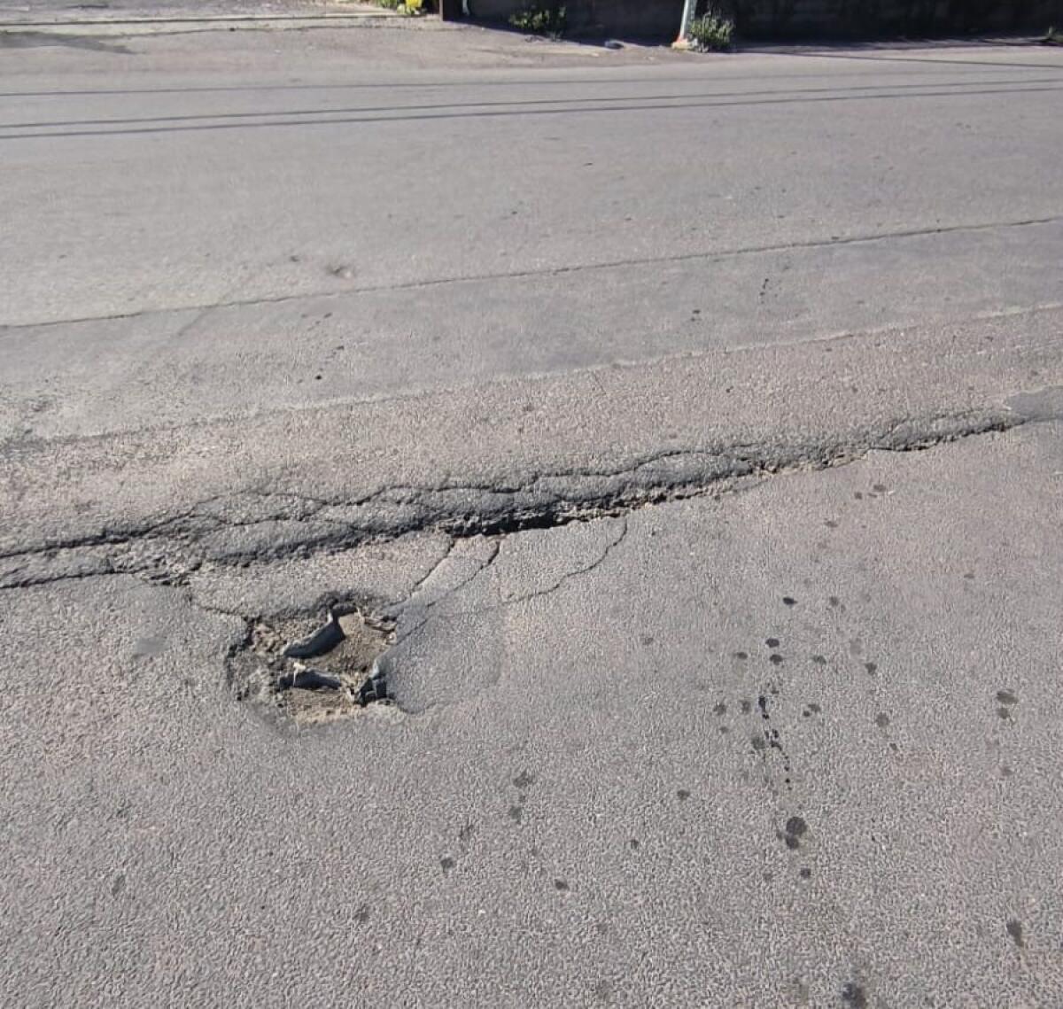 BUCA NON SEGNALATA SU VIA BALATELLE: UN LETTORE RACCONTA IL SUO INCIDENTE IN SCOOTER - 