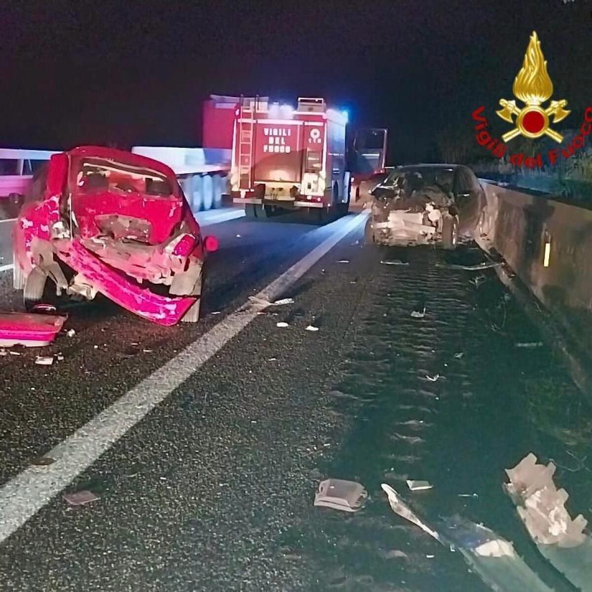 GRAVE INCIDENTE QUESTA MATTINA SULLA A18 TRA GIARRE E ACIREALE: TRE FERITI, GRAVE UNA RAGAZZA - 