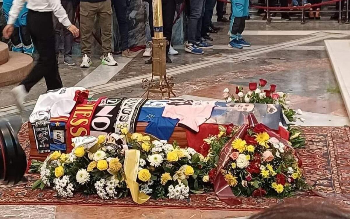 PALERMO, FOLLA E COMMOZIONE IN CATTEDRALE PER L'ULTIMO SALUTO A TOTÒ SCHILLACI: OMELIA TOCCANTE, "HAI SEGNATO IL PASSAGGIO ALLA VITA ETERNA" - 