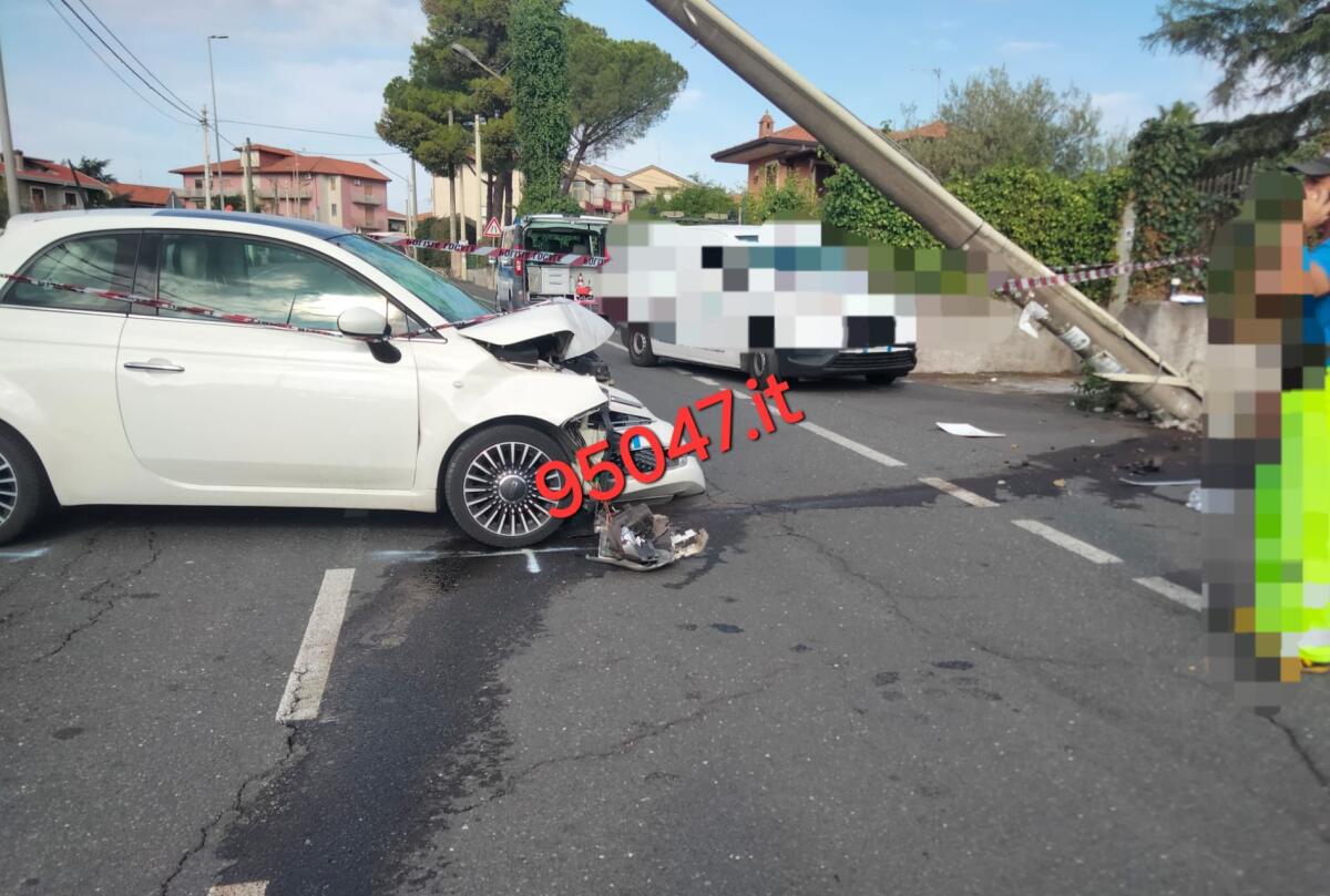 MASCALUCIA. AUTO IMPATTA CONTRO UN PALO ELETTRICO, DONNA FERITA - 