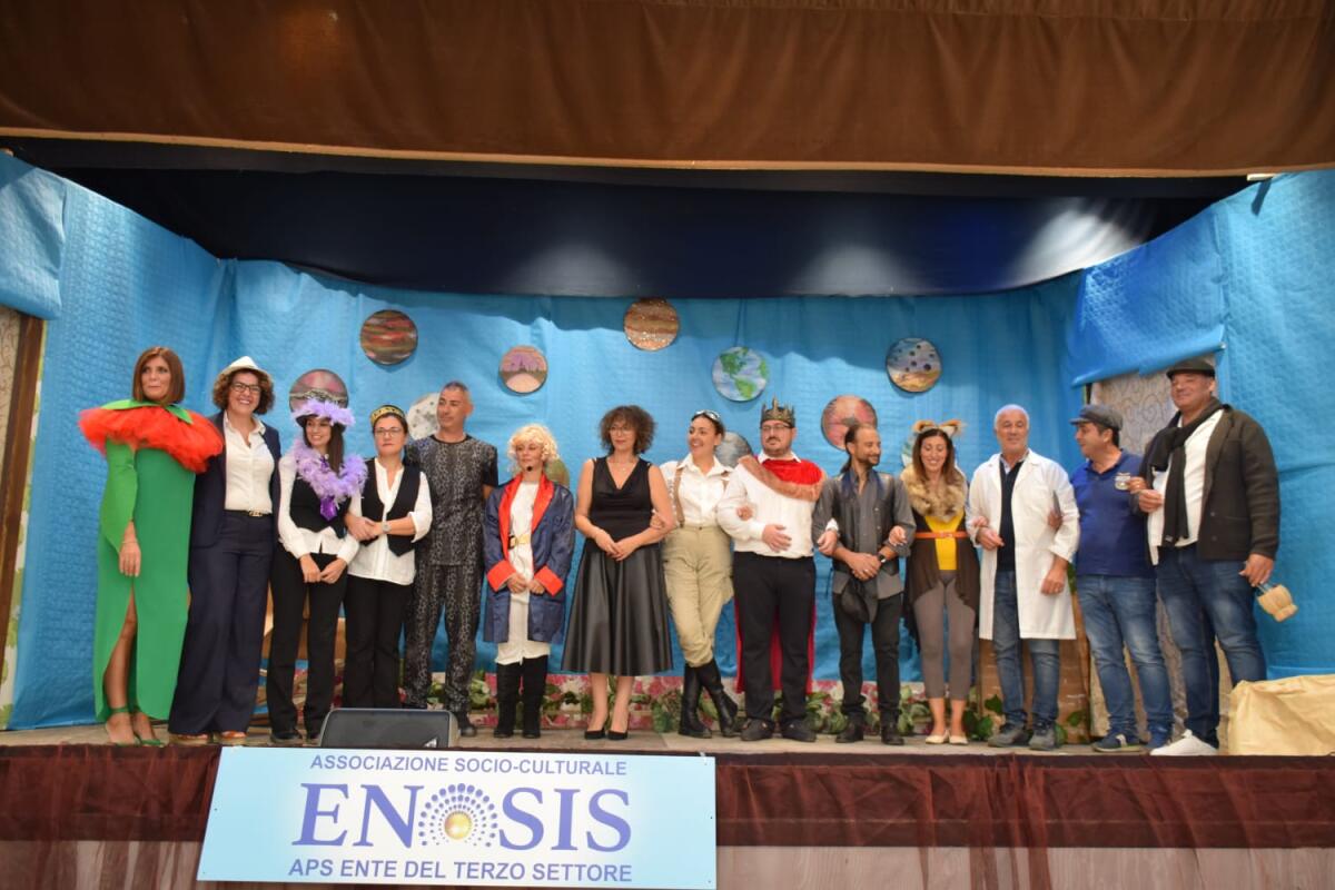 ENOSIS TRIONFA CON "U PRINCIPI PICCIRIDDU": IL TEATRO SAN GIUSEPPE GREMITO DI EMOZIONI - 