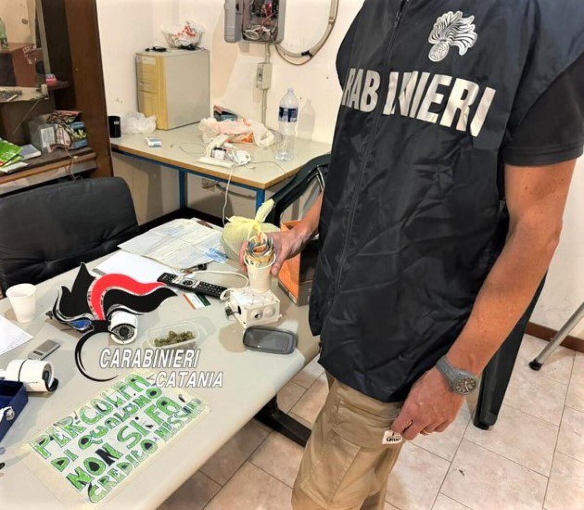 CATANIA: CARABINIERI ARRESTANO 4 PUSHER, SEQUESTRATI CRACK, COCAINA E MARIJUANA - 