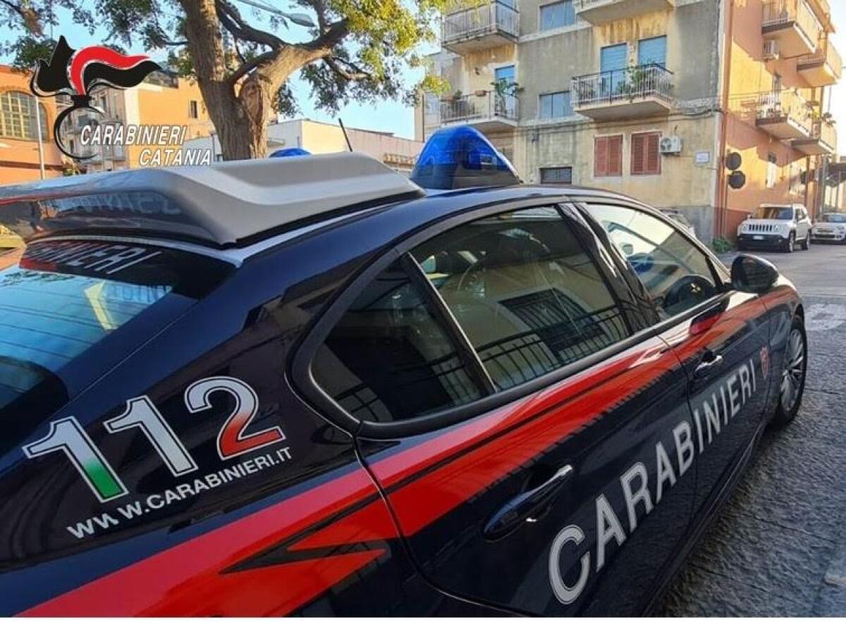 CATANIA. MINACCIA CON LE FORBICI L’EX MARITO: DENUNCIATA - 