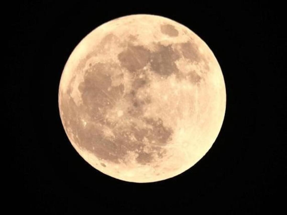 QUESTA NOTTE BRILLA LA SUPERLUNA: PIÙ GRANDE, PIÙ LUMINOSA E CON ECLISSI PARZIALE - 