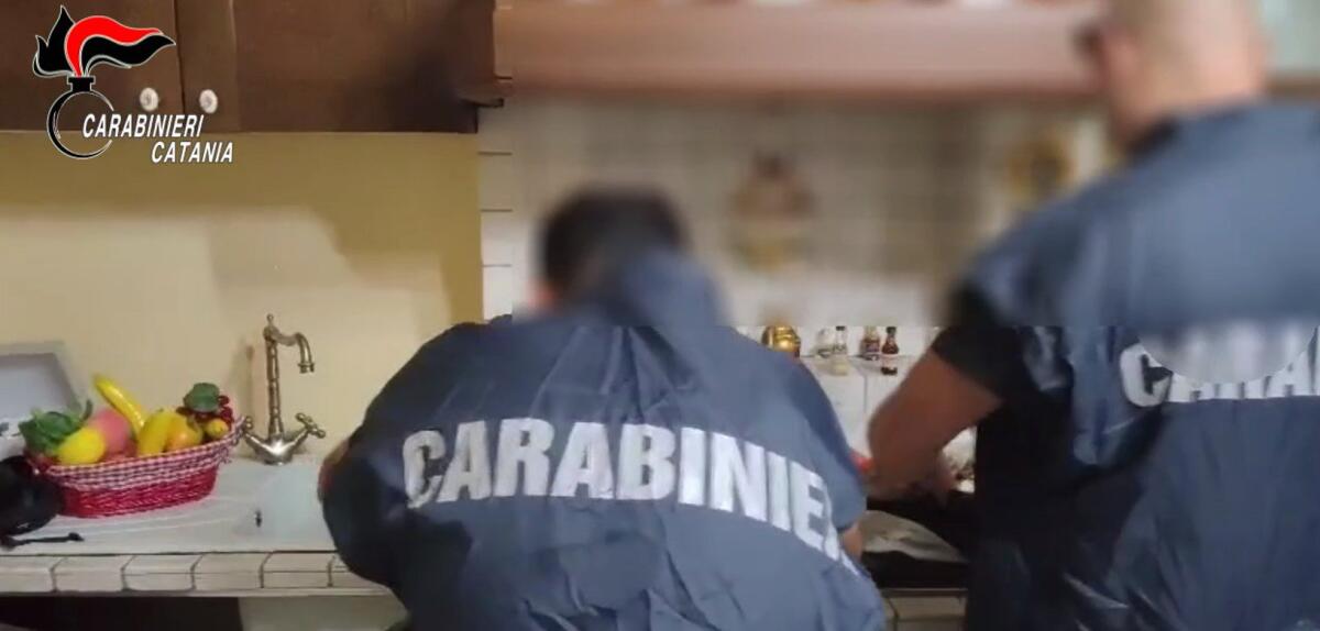 DROGA A DOMICILIO: 62ENNE ARRESTATO A CATANIA CON COCAINA NASCOSTA NEL MARSUPIO - 