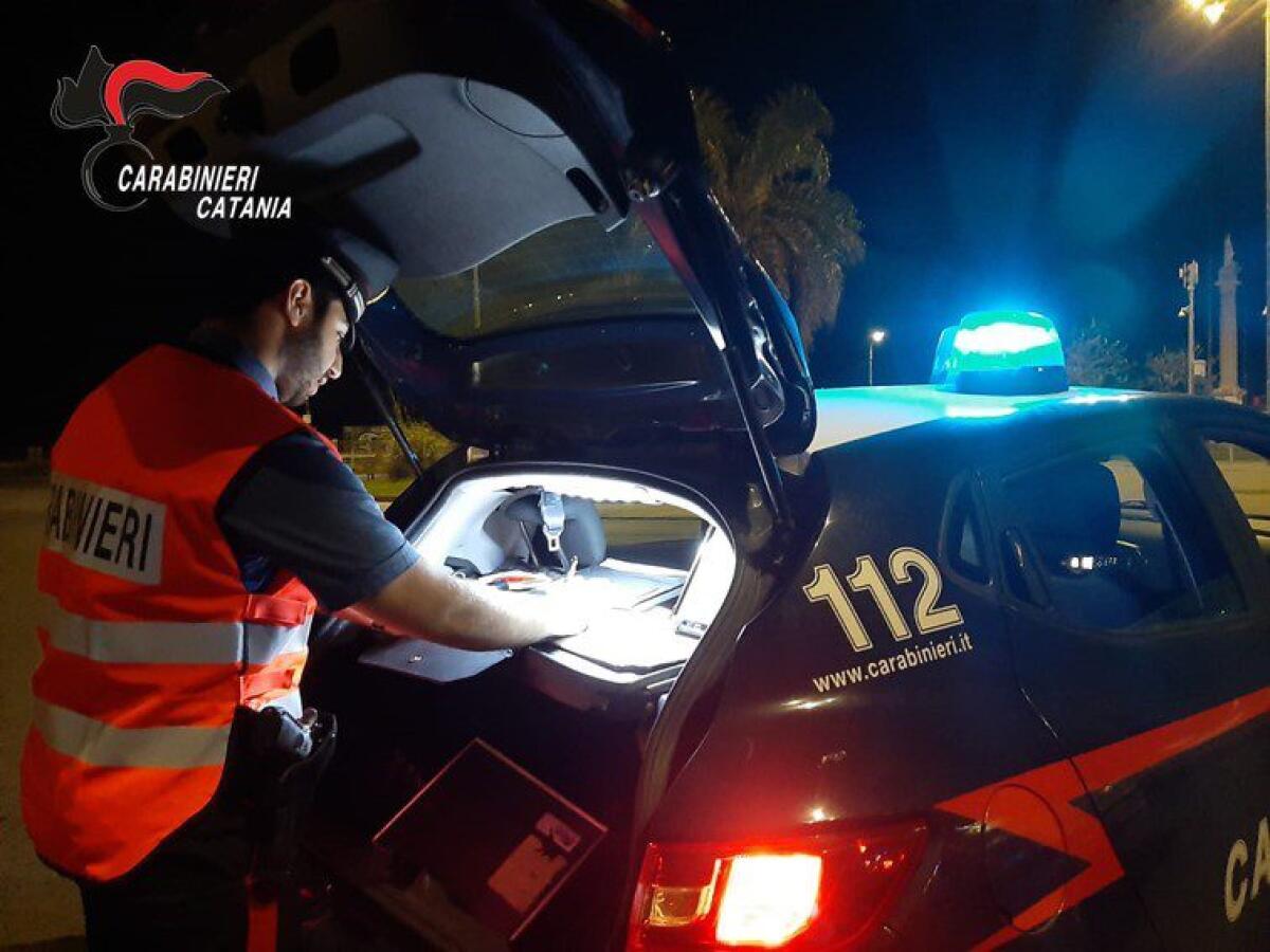 MISTERBIANCO. SCAPPA DAI DOMICILIARI IN PIENA NOTTE E SI SCAGLIA CONTRO I MILITARI CHE LO ARRESTANO - 