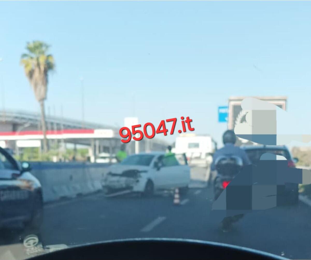 ENNESIMO INCIDENTE STRADALE SULLA SS121: AUTO FERMA IN CONTROMANO CAUSA RALLENTAMENTI - 