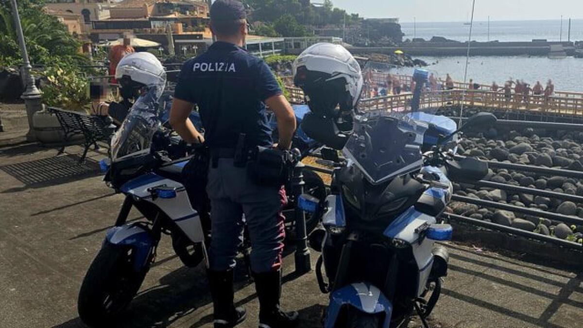 CATANIA, ARRESTATO PER AVER PALPEGGIATO UNA MINORENNE NELLA SPIAGGIA DI SAN GIOVANNI LI CUTI - 