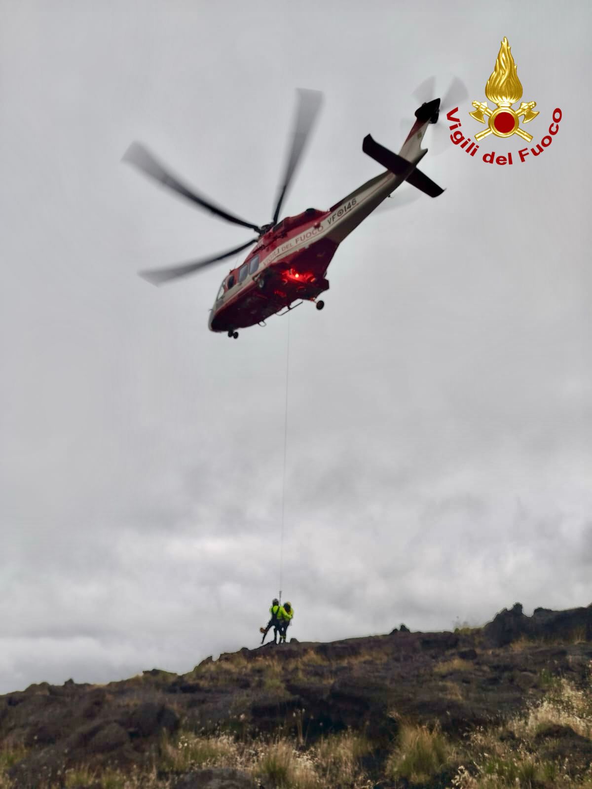 SOCCORSI DUE RAGAZZI CHE SI ERANO PERSI DURANTE UN’ESCURSIONE ALLA GROTTA DEL GELO SUL VERSANTE NORD DELL’ETNA
