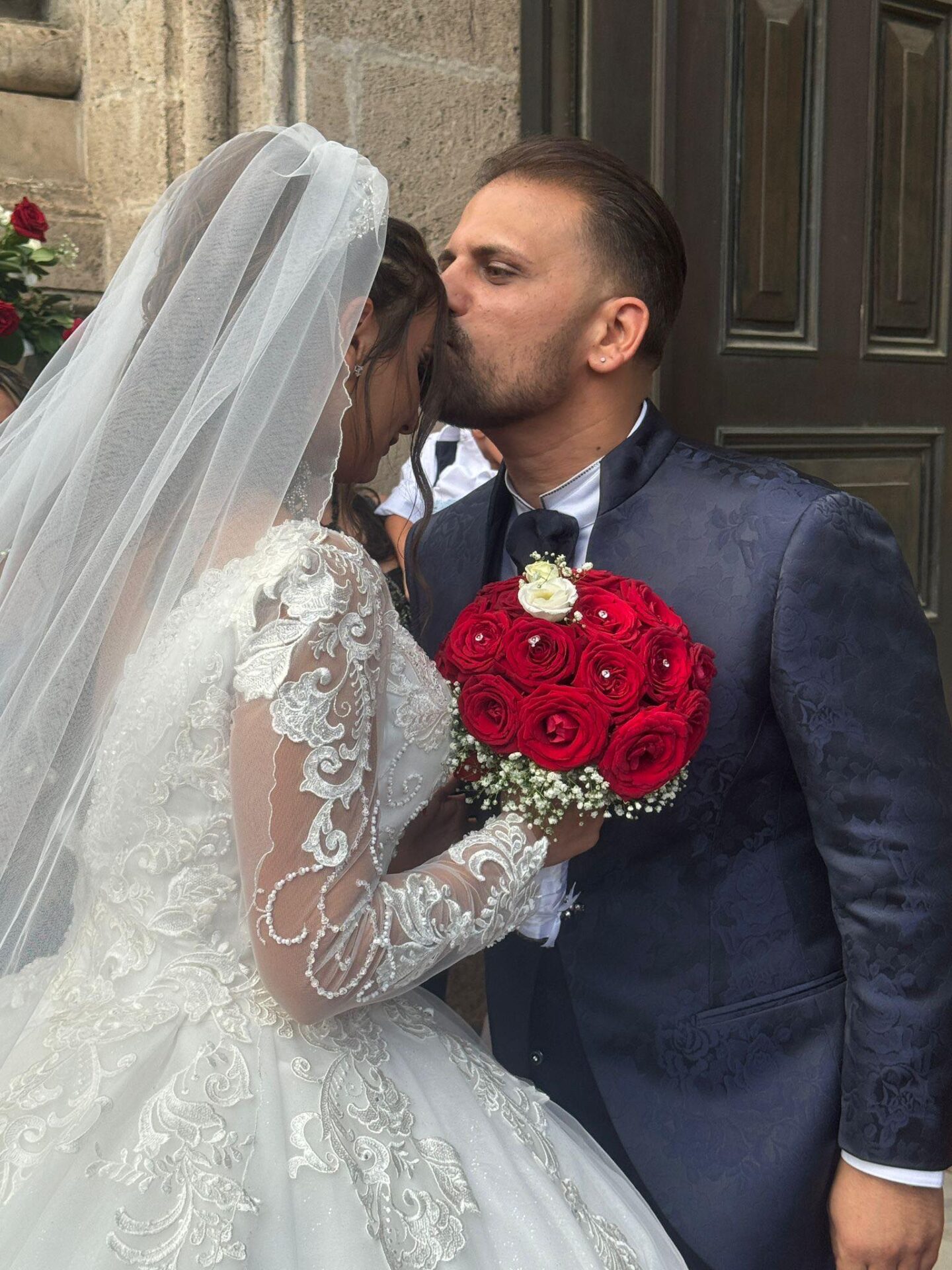 EZIO E MELISSA: DAL CASTELLO NORMANNO AL SÌ NELLA CHIESA DI SANTA BARBARA