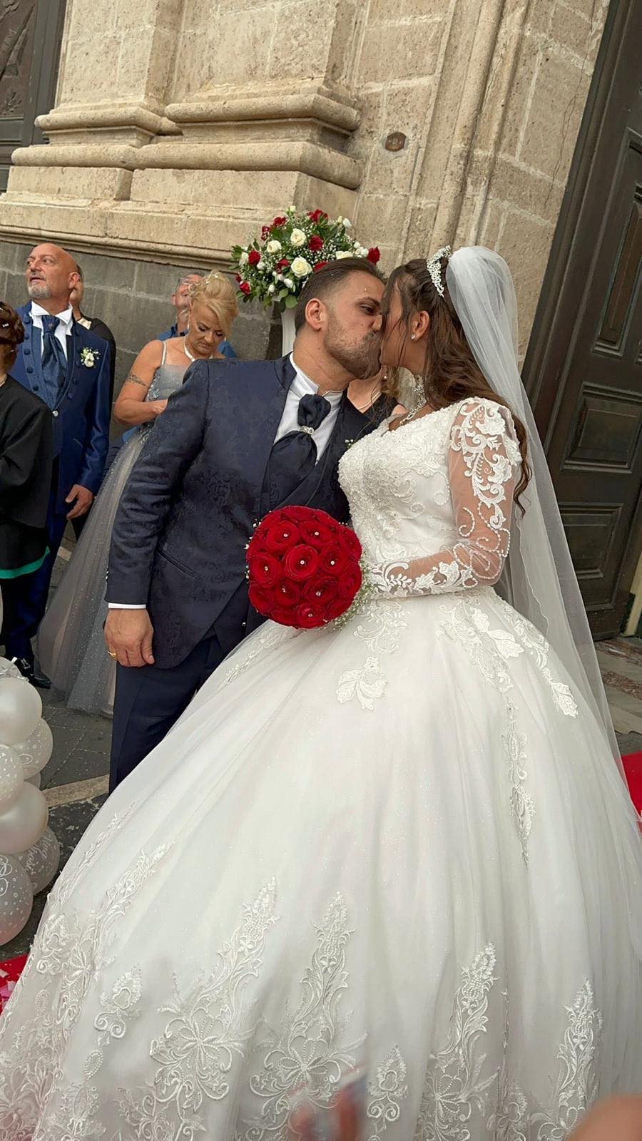 EZIO E MELISSA: DAL CASTELLO NORMANNO AL SÌ NELLA CHIESA DI SANTA BARBARA